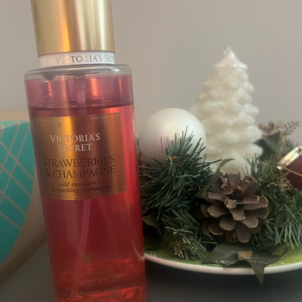 Victoria's Secret Mist - Crisp Yuzu Orchid, Pear Glace, Strawberries & Champagne - Picture 4 of 4
